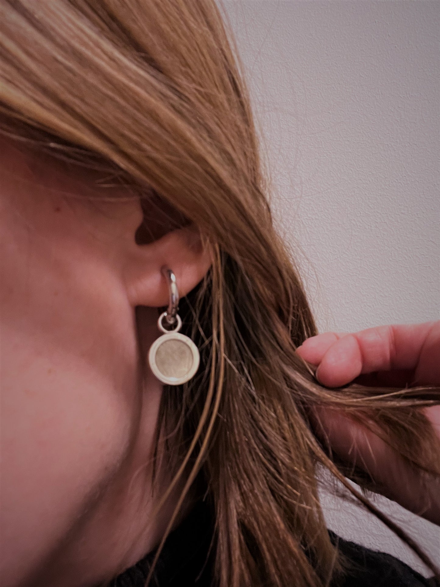 Sisters Earrings Gold with black fish leather