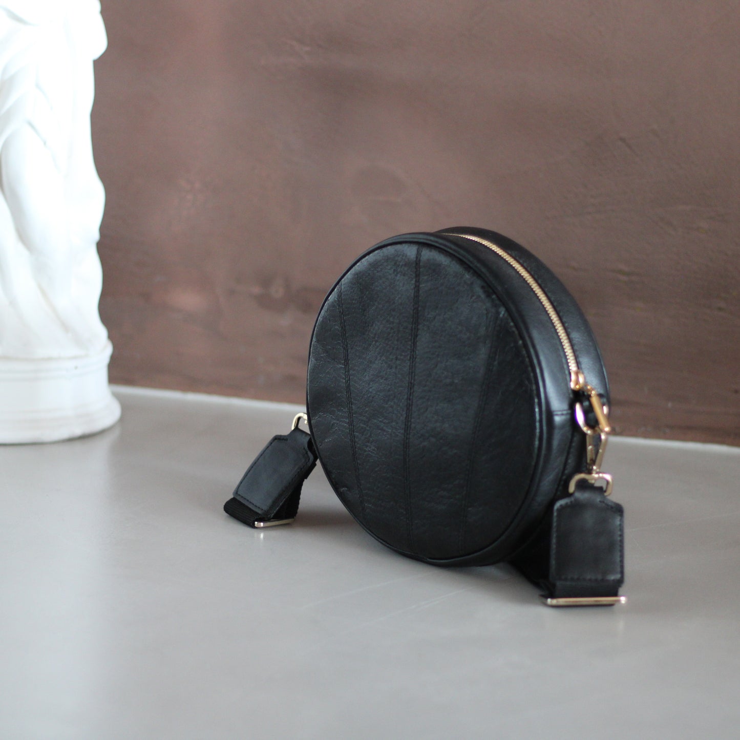Billy Bag Black with gold metals