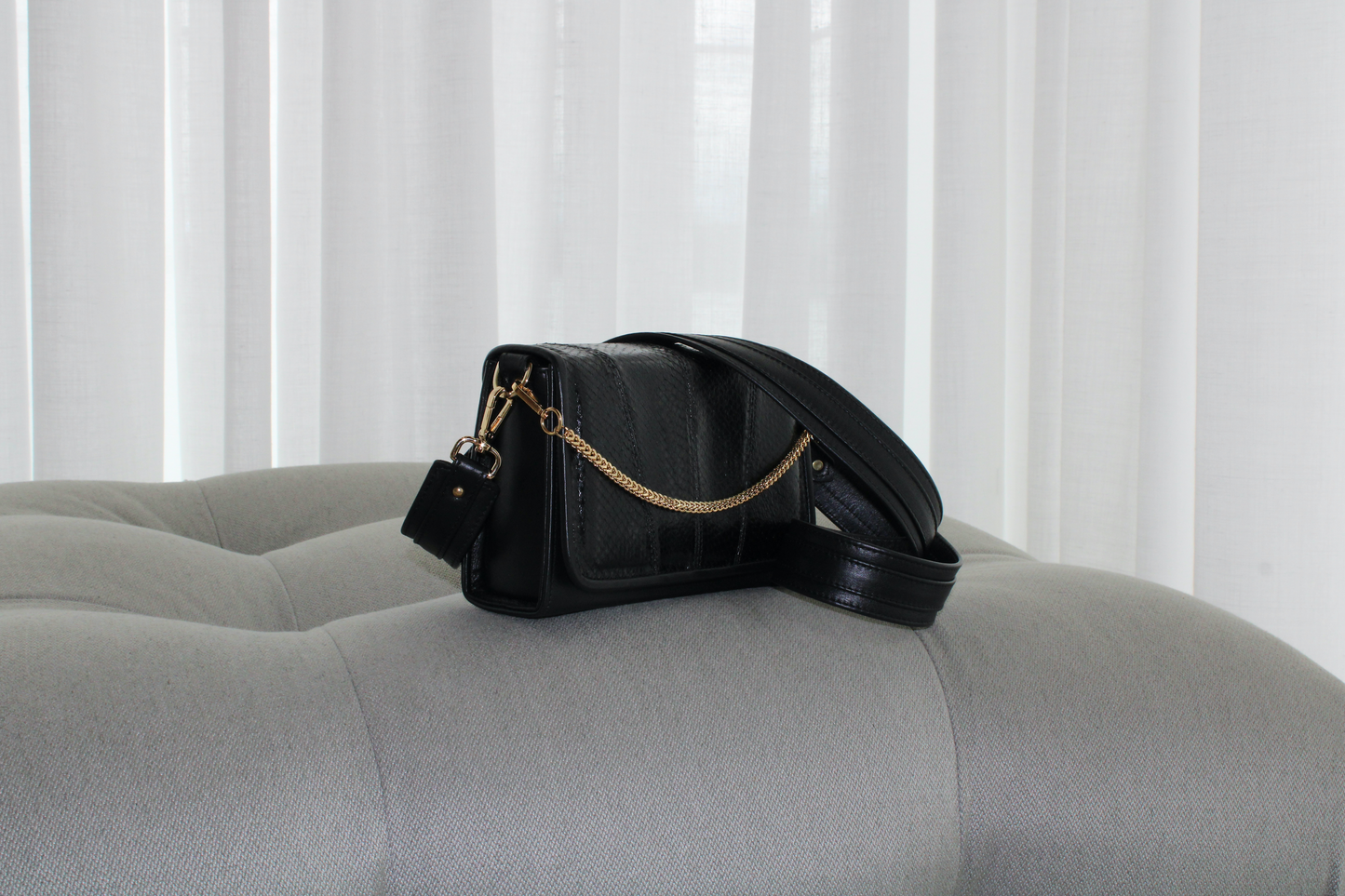 V Bag Black