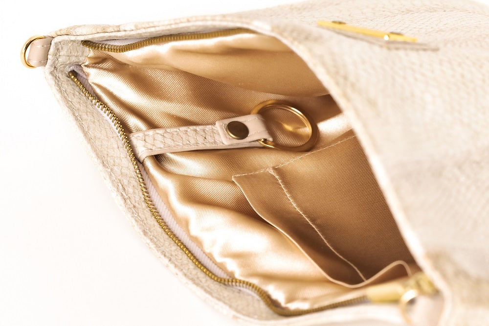 Kirjekuorilaukku luonnonvaalea Natural fish leather Clutch