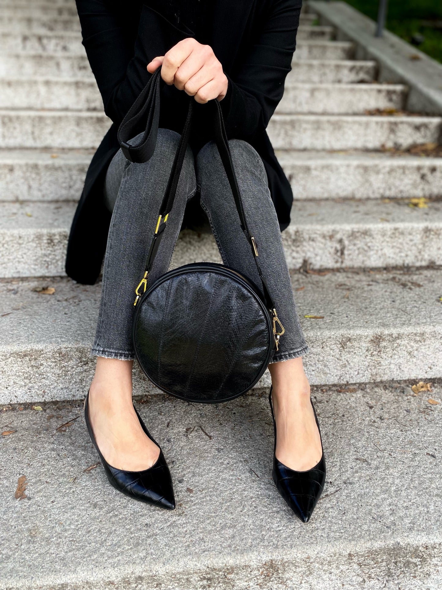 Billy Bag Black with gold metals
