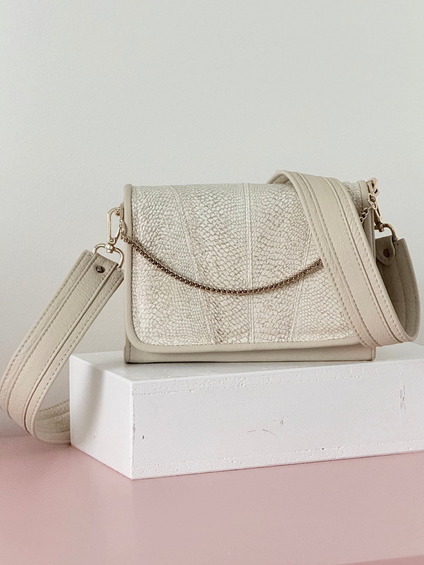 V Bag Beige
