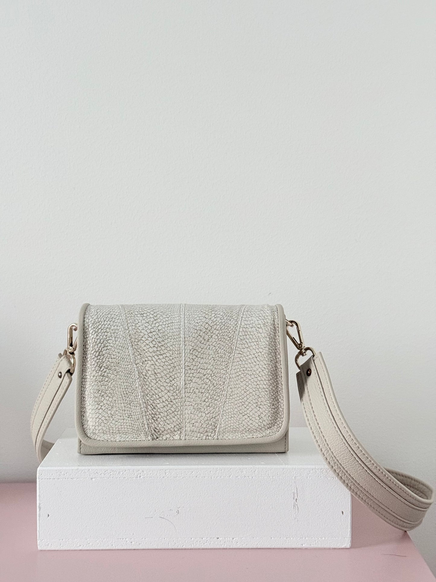 V Bag Beige