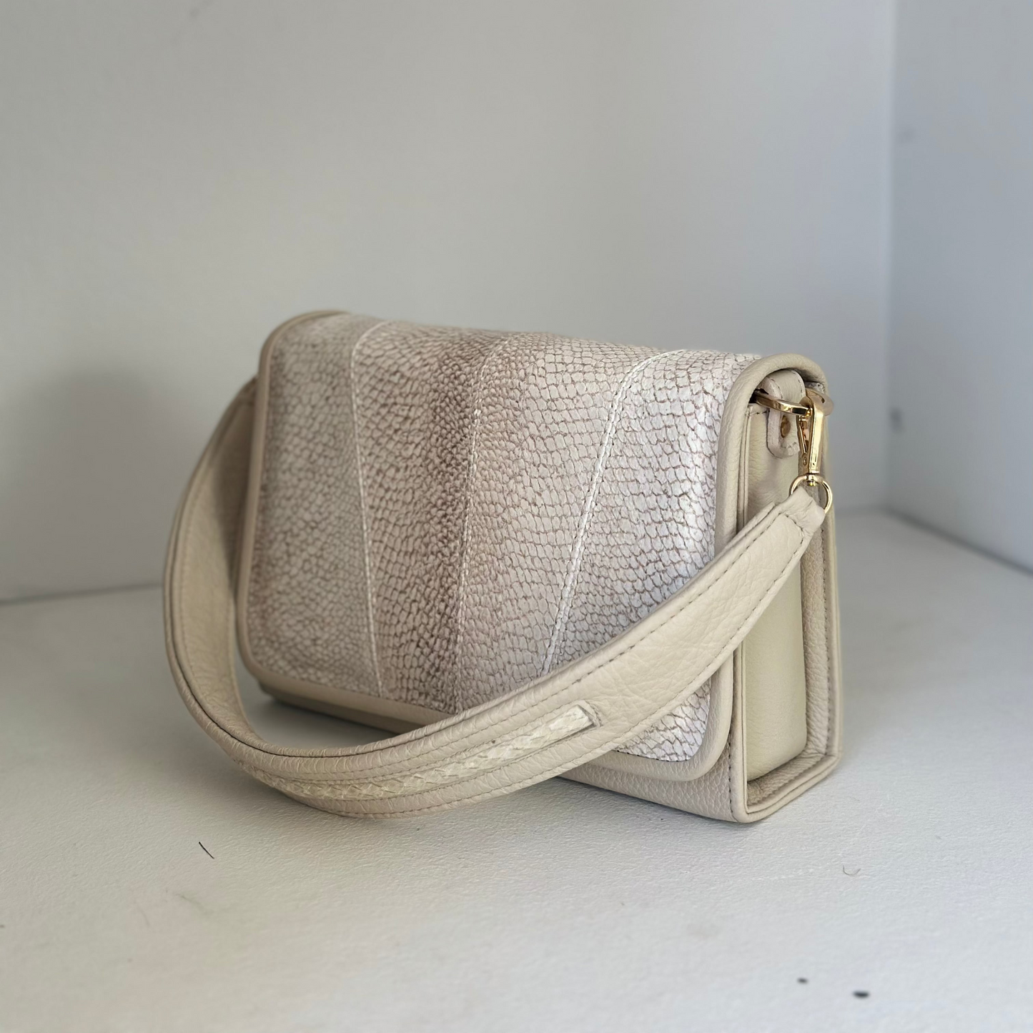 V Laukku Beige