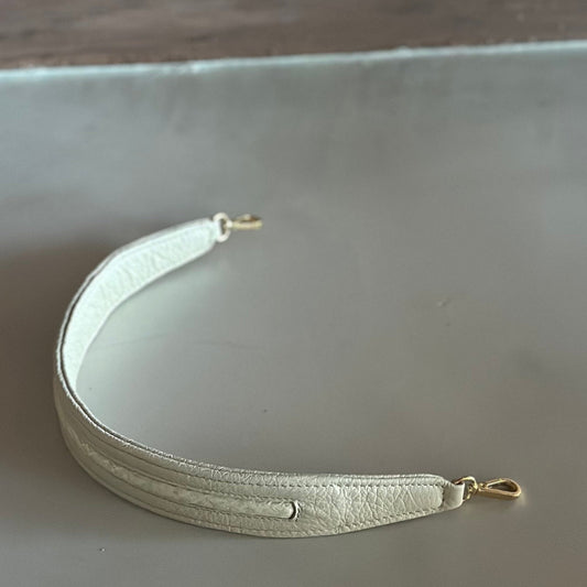 Leather strap with fish leather detail