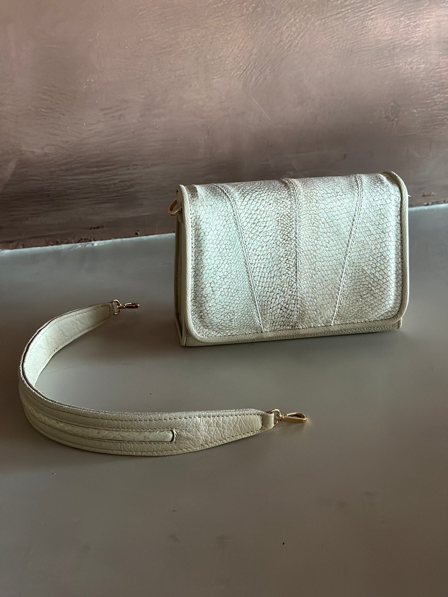 Nahkaranneke kalannahkayksityiskohdilla