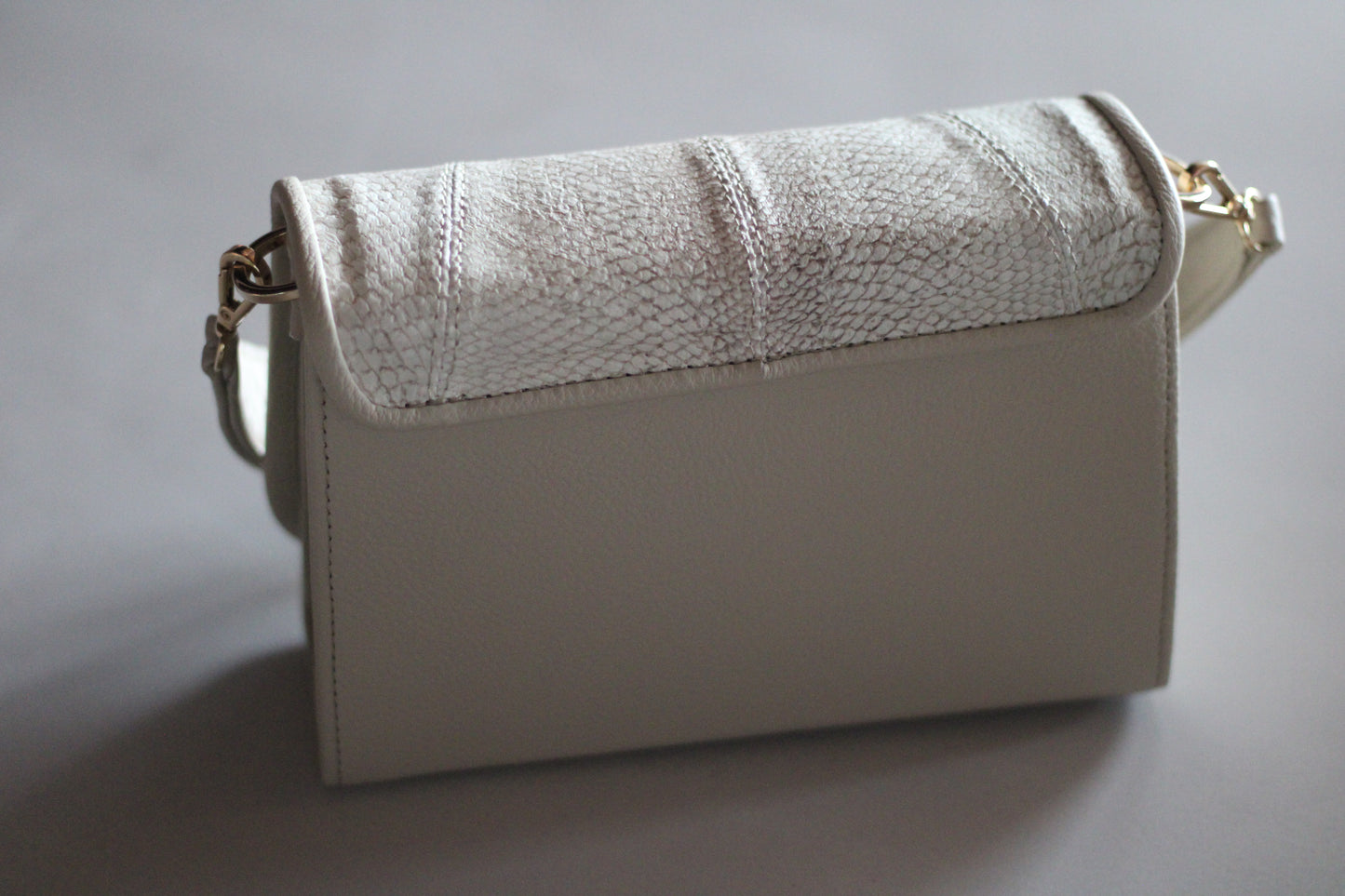 V Laukku Beige